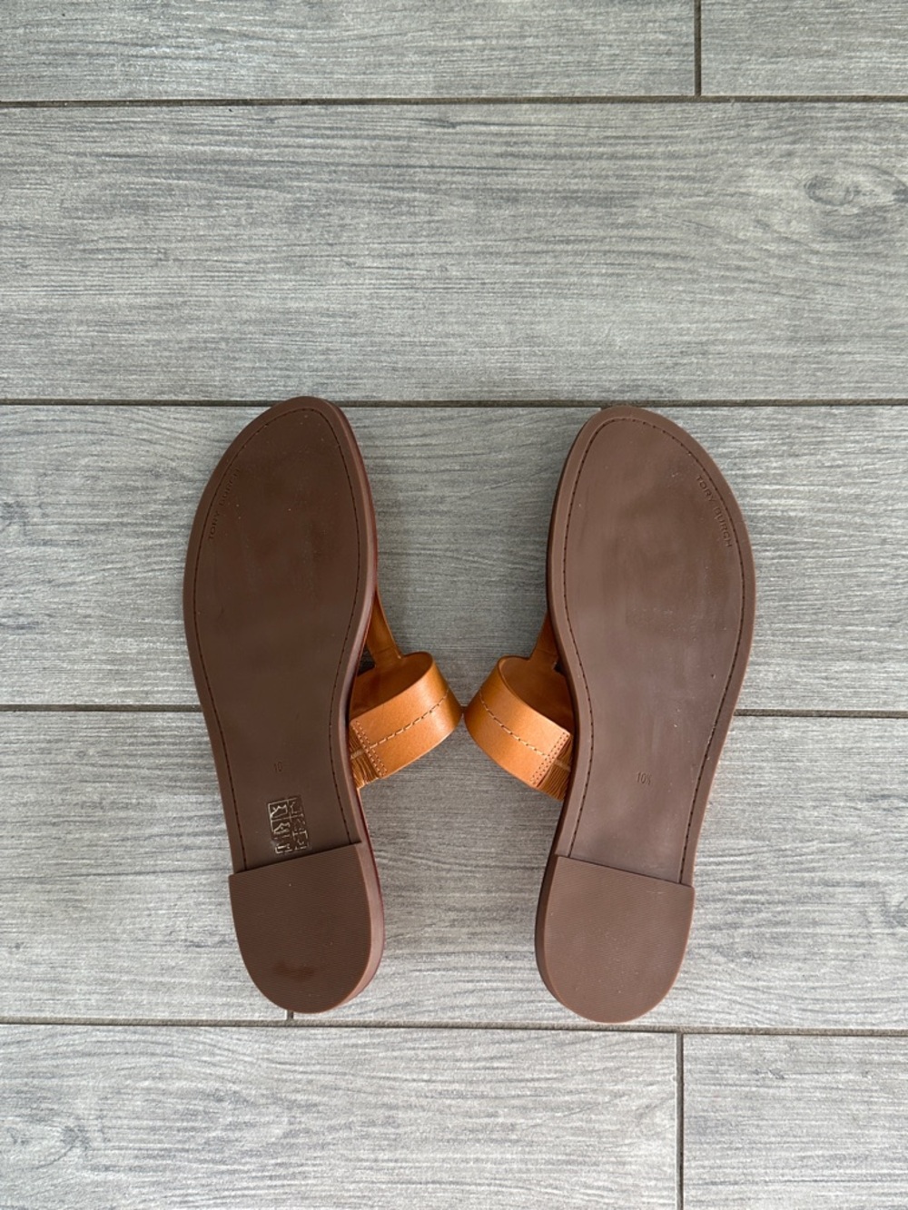 Tory Burch Mini Everly Flat Thong Sandal Size 10.5 Tan Leather Gold Logo New! - Picture 8 of 8